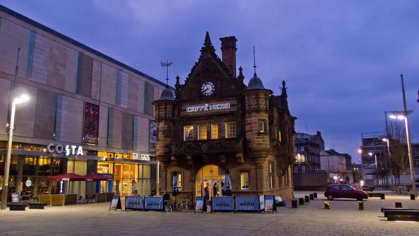 By Ed Webster [CC-BY-2.0], via Wikimedia Commons